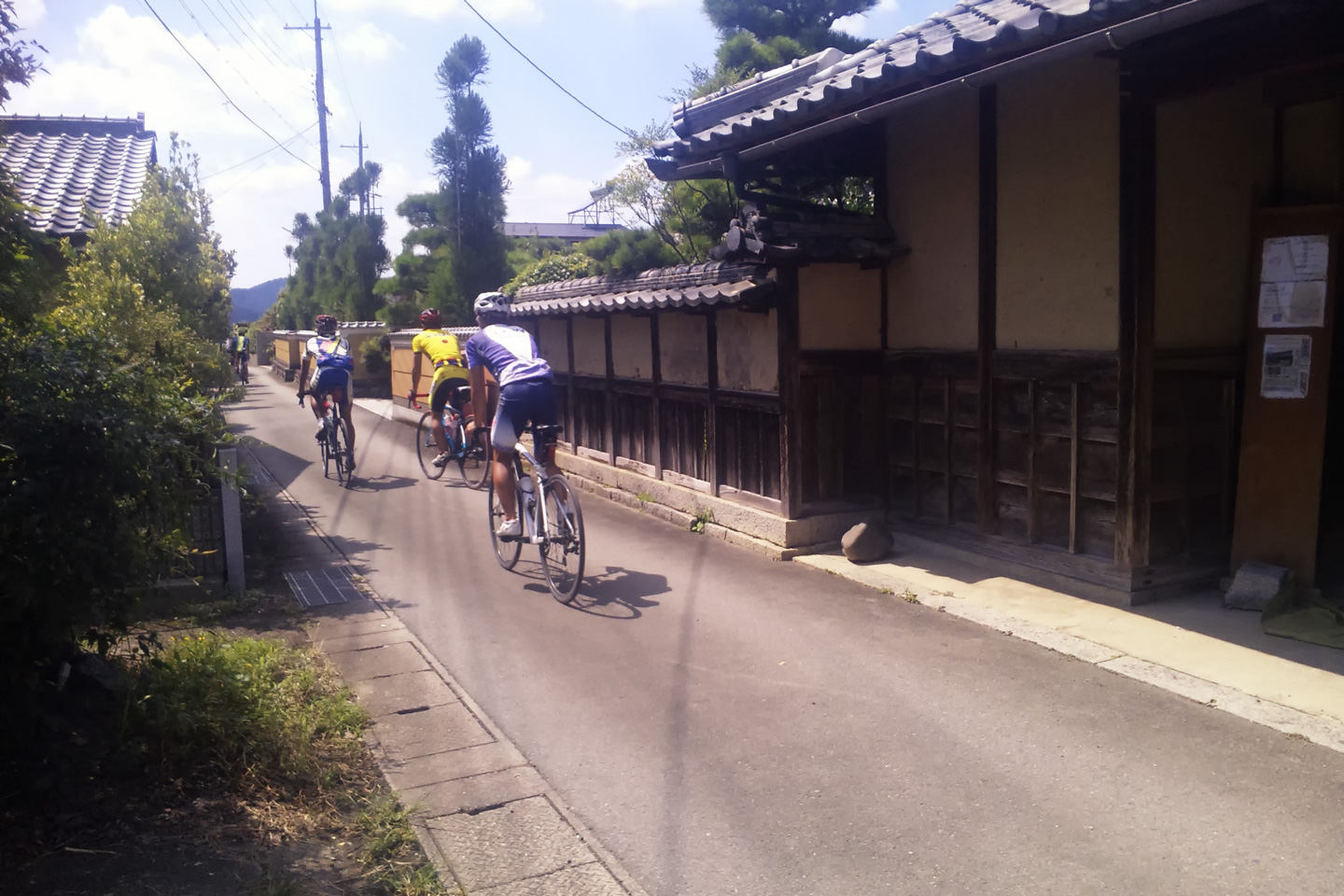 自転車で藤原邸を出発